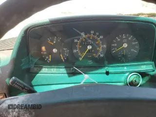 1982 Mercedes-Benz 300 D с VIN WDBAB33A0CB004853, выставлен на аукционе Copart как лот 60577005 с пробегом 337 870 миль миль и Чистый • Clean title. История ставок и продаж доступна на DreamBid. Изображение 9.