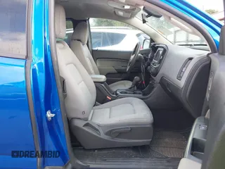 2018 Chevrolet Colorado 2WD Work Truck z VIN 1GCHSBEA8J1300911, wystawiony jako IAAI lot #42543557 z przebiegiem 73 896 mil mil oraz . Historia ofert i sprzedaży dostępna na DreamBid. Obrazek 5.