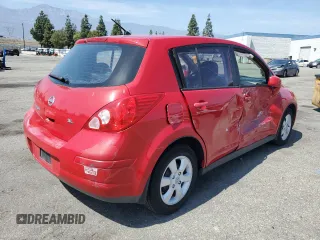 2007 Nissan Versa SL z VIN 3N1BC13E17L423098, wystawiony jako Copart lot #54123235 z przebiegiem 101 217 mil mil oraz Szkoda całkowita • Salvage title. Historia ofert i sprzedaży dostępna na DreamBid. Obrazek 3.