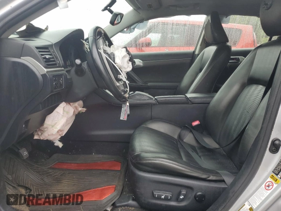 2013 Lexus CT 200h z VIN JTHKD5BH2D2137592, wystawiony jako Copart lot #56571025 z przebiegiem 304 454 mil mil oraz Szkody całkowita. Historia ofert i sprzedaży dostępna na DreamBid. Obrazek 7.