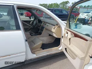 1998 Mercedes-Benz E-Class with VIN WDBJF65FXWA615255, listed as a IAAI auction lot 42146962 with 219,710 mi miles. Bid and sale history available at carsss.com. Image 5.