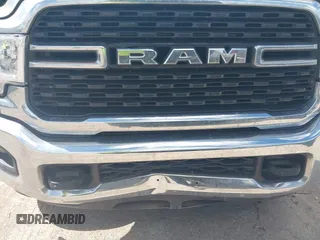 2024 Ram 2500 Big Horn z VIN 3C6UR5DL1RG336569, wystawiony jako IAAI lot #42595091 z przebiegiem 30 453 mil mil oraz . Historia ofert i sprzedaży dostępna na DreamBid. Obrazek 6.