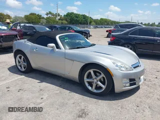 2008 Saturn Sky z VIN 1G8MC35BX8Y128872, wystawiony jako IAAI lot #42152153 z przebiegiem 62 022 mil mil oraz . Historia ofert i sprzedaży dostępna na DreamBid. Obrazek 1.
