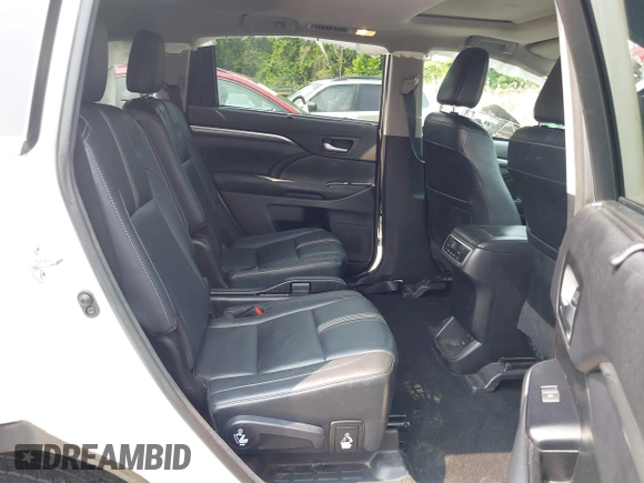 2017 Toyota Highlander XLE z VIN 5TDJZRFH0HS417638, wystawiony jako IAAI lot #42396180 z przebiegiem 101 377 mil mil oraz . Historia ofert i sprzedaży dostępna na DreamBid. Obrazek 8.