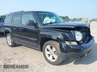2016 Jeep Patriot Latitude with VIN 1C4NJRFB6GD782341, listed as a IAAI auction lot 40002664 with 83,054 mi miles. Bid and sale history available at carsss.com. Image 1.