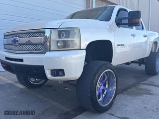 2009 Chevrolet Silverado 1500 LTZ with VIN 3GCEK33M39G269439, listed as a Copart auction lot 48946075 with 142,207 mi miles and Clean Title. Bid and sale history available at carsss.com. Image 2.
