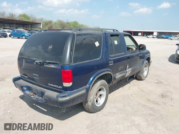 1999 Chevrolet Blazer LS z VIN 1GNCS13W1X2120019, wystawiony jako IAAI lot #41766379 z przebiegiem Nie podano mil oraz . Historia ofert i sprzedaży dostępna na DreamBid. Obrazek 4.
