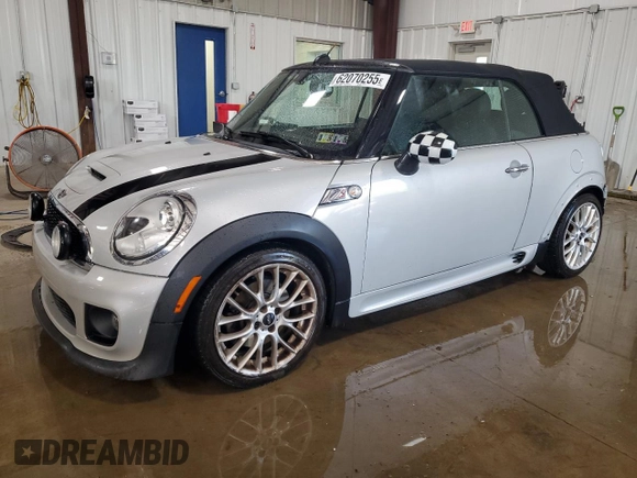 2013 MINI Convertible S z VIN WMWZP3C50DT550943, wystawiony jako Copart lot #62070255 z przebiegiem 63 122 mil mil oraz Szkoda całkowita • Salvage title. Historia ofert i sprzedaży dostępna na DreamBid. Obrazek 1.