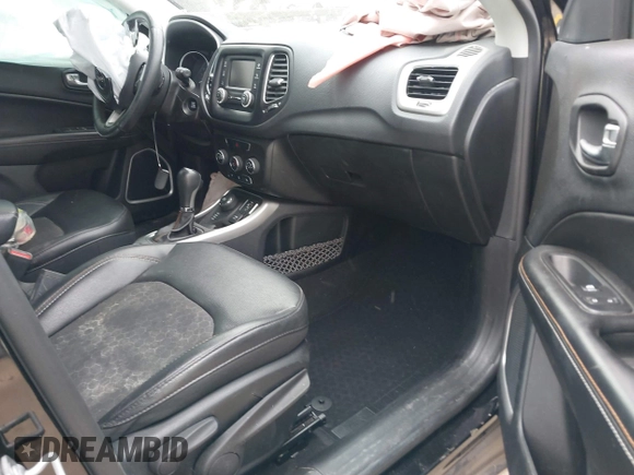 2018 Jeep Compass Altitude with VIN 3C4NJDBB0JT484409, listed as a IAAI auction lot 41656179 with 85,436 mi miles and . Bid and sale history available at carsss.com. Image 5.