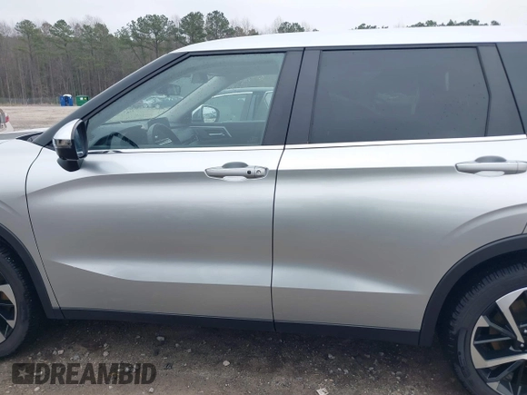 2022 Mitsubishi Outlander SE z VIN JA4J4UA89NZ068444, wystawiony jako IAAI lot #41800644 z przebiegiem 48 793 mil mil oraz . Historia ofert i sprzedaży dostępna na DreamBid. Obrazek 15.