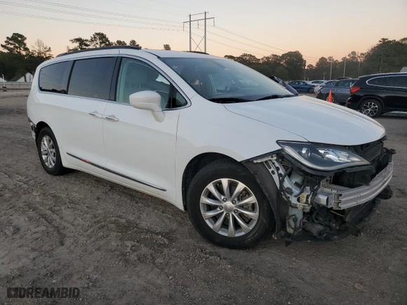 2017 Chrysler Pacifica Touring-L with VIN 2C4RC1BG8HR832377, listed as a Copart auction lot 81923394 with 105,610 mi miles and Salvage Title. Bid and sale history available at carsss.com. Image 4.