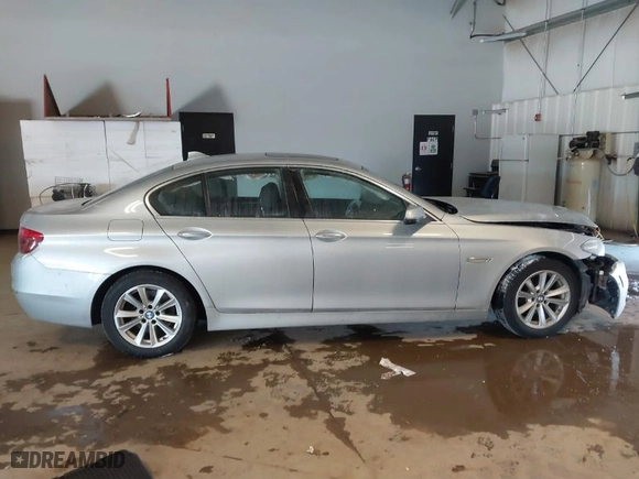 2015 BMW 5 Series 528i xDrive with VIN WBA5A7C50FG143305, listed as a IAAI auction lot 41611732 with 113,546 mi miles. Bid and sale history available at carsss.com. Image 13.