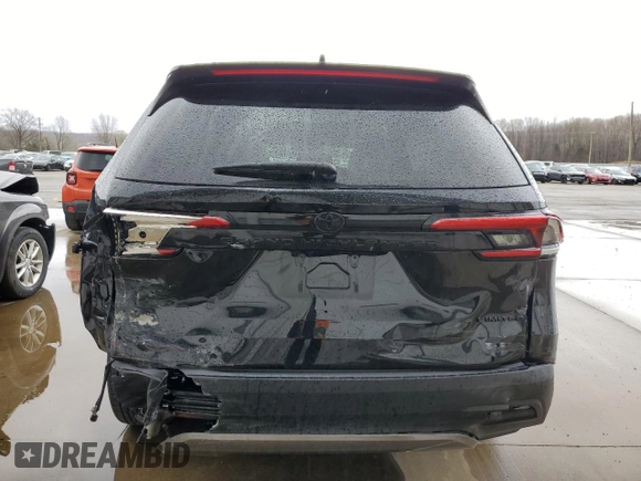 2024 Toyota Highlander XLE z VIN 5TDAAAB5XRS040998, wystawiony jako Copart lot #49960055 z przebiegiem 12 978 mil mil oraz Szkoda całkowita • Salvage title. Historia ofert i sprzedaży dostępna na DreamBid. Obrazek 6.