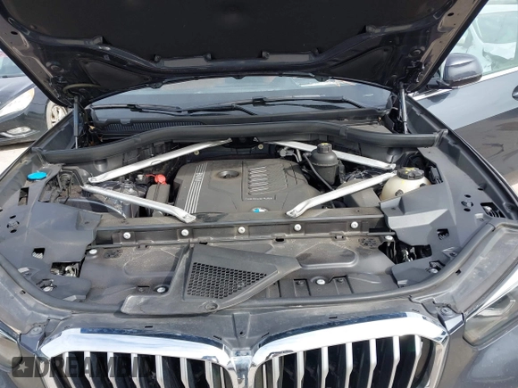 2019 BMW X5 xDrive40i with VIN 5UXCR6C59KLL08488, listed as a IAAI auction lot 41724824 with 57,334 mi miles. Bid and sale history available at carsss.com. Image 10.