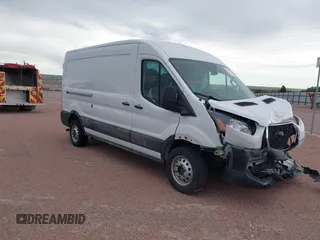 2023 Ford Transit z VIN 1FTBW2C88PKB27307, wystawiony jako IAAI lot #42443531 z przebiegiem 18 783 mil mil oraz . Historia ofert i sprzedaży dostępna na DreamBid. Obrazek 1.
