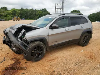 2016 Jeep Cherokee Trailhawk z VIN 1C4PJMBS4GW236966, wystawiony jako Copart lot #63190565 z przebiegiem 101 017 mil mil oraz Szkoda całkowita • Salvage title. Historia ofert i sprzedaży dostępna na DreamBid. Obrazek 1.