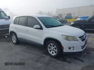 2010 Volkswagen Tiguan SEL with VIN WVGBV7AX6AW521541, listed as a IAAI auction lot 41936952 with 124,499 mi miles and . Bid and sale history available at DreamBid. Image 1.