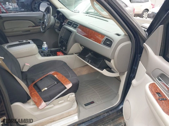 2008 Chevrolet Avalanche LTZ with VIN 3GNFK12348G263981, listed as a IAAI auction lot 41969035 with 246,182 mi miles. Bid and sale history available at carsss.com. Image 5.