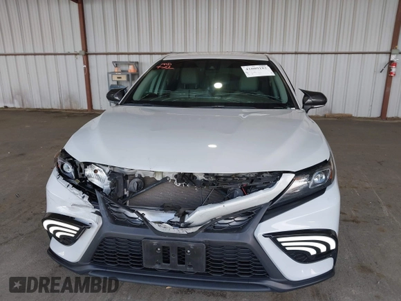 2022 Toyota Camry SE z VIN 4T1G11AK5NU019057, wystawiony jako IAAI lot #42009182 z przebiegiem 48 250 mil mil oraz . Historia ofert i sprzedaży dostępna na DreamBid. Obrazek 6.