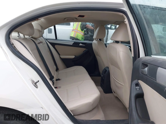 2013 Volkswagen Jetta SE with VIN 3VWDX7AJ1DM374789, listed as a IAAI auction lot 41957918 with 230,052 mi miles and . Bid and sale history available at DreamBid. Image 8.
