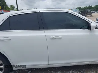 2016 Chrysler 300 Anniversary Edition z VIN 2C3CCAAG2GH343828, wystawiony jako IAAI lot #42291353 z przebiegiem 126 336 mil mil oraz . Historia ofert i sprzedaży dostępna na DreamBid. Obrazek 13.