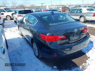 2013 Acura ILX with VIN 19VDE1F32DE015048, listed as a IAAI auction lot 41541956 with 92,403 mi miles. Bid and sale history available at carsss.com. Image 3.