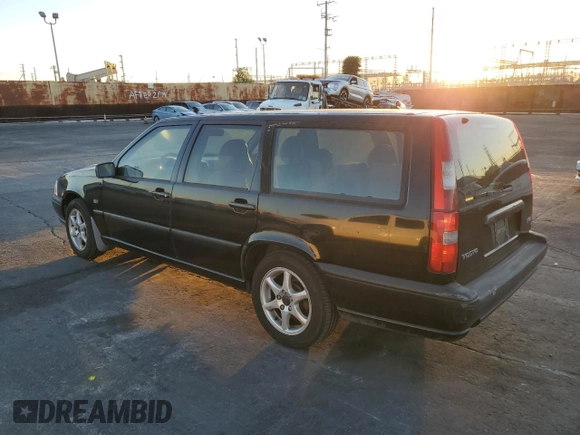 2000 Volvo V70 with VIN YV1LW61J7Y2652291, listed as a Copart auction lot 80141284 with 191,636 mi miles and Salvage Title. Bid and sale history available at carsss.com. Image 2.