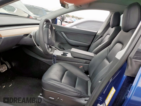 2022 Tesla Model Y Long Range z VIN 7SAYGDEEXNF372693, wystawiony jako Copart lot #53275555 z przebiegiem 51 165 mil mil oraz Szkody całkowita. Historia ofert i sprzedaży dostępna na DreamBid. Obrazek 7.