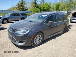 2018 Chrysler Pacifica Touring L Plus z VIN 2C4RC1EG0JR315527, wystawiony jako Copart lot #56175445 z przebiegiem 142 403 mil mil oraz Tytuł czysty. Historia ofert i sprzedaży dostępna na DreamBid. Obrazek 1.