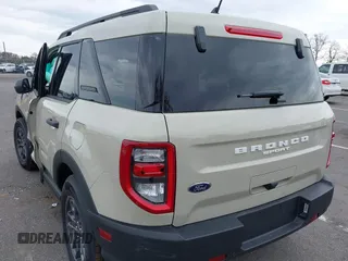 2024 Ford Bronco Sport Big Bend z VIN 3FMCR9B64RRF67202, wystawiony jako IAAI lot #42028035 z przebiegiem 454 mil mil oraz . Historia ofert i sprzedaży dostępna na DreamBid. Obrazek 3.