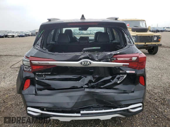 2021 Kia Seltos SX z VIN KNDETCA23M7145724, wystawiony jako Copart lot #60675105 z przebiegiem 108 324 mil mil oraz Szkoda całkowita • Salvage title. Historia ofert i sprzedaży dostępna na DreamBid. Obrazek 6.