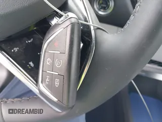 2024 Cadillac LYRIQ Luxury z VIN 1GYKPRRK6RZ104038, wystawiony jako IAAI lot #41521504 z przebiegiem Nie podano mil oraz . Historia ofert i sprzedaży dostępna na DreamBid. Obrazek 11.