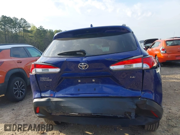 2022 Toyota Corolla Cross LE z VIN 7MUCAAAG6NV018136, wystawiony jako IAAI lot #41863545 z przebiegiem 40 239 mil mil oraz . Historia ofert i sprzedaży dostępna na DreamBid. Obrazek 16.