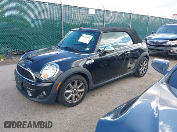 2012 MINI Convertible S z VIN WMWZP3C56CT250533, wystawiony jako IAAI lot #41506301 z przebiegiem 89 854 mil mil oraz . Historia ofert i sprzedaży dostępna na DreamBid. Obrazek 2.