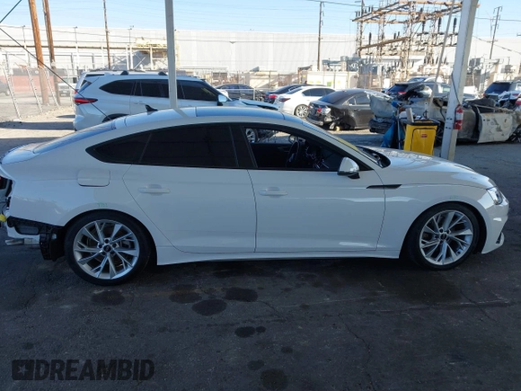 2023 Audi A5 Sportback Premium z VIN WAUABCF5XPA056452, wystawiony jako IAAI lot #41644537 z przebiegiem 14 918 mil mil oraz . Historia ofert i sprzedaży dostępna na DreamBid. Obrazek 14.
