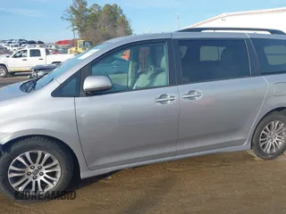 2018 Toyota Sienna XLE Auto Access Seat with VIN 5TDYZ3DC6JS928313, listed as a IAAI auction lot 41411318 with 145,480 mi miles. Bid and sale history available at carsss.com. Image 20.