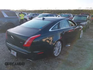 2015 Jaguar XJ Portfolio z VIN SAJWA2GZ3F8V85384, wystawiony jako IAAI lot #40605684 z przebiegiem Nie podano mil oraz . Historia ofert i sprzedaży dostępna na DreamBid. Obrazek 4.