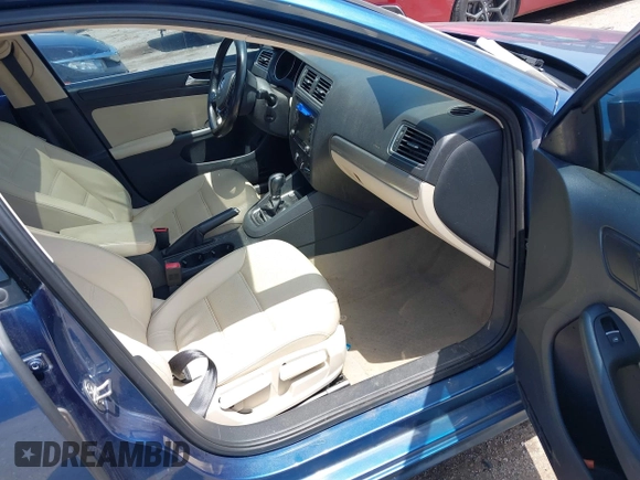 2015 Volkswagen Jetta SE with VIN 3VWD17AJ3FM260636, listed as a IAAI auction lot 42423975 with 129,377 mi miles and . Bid and sale history available at DreamBid. Image 5.