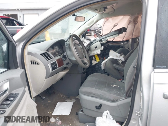 2010 Chrysler Town & Country Touring with VIN 2A4RR5D14AR293299, listed as a IAAI auction lot 41184584 with 245,928 mi miles. Bid and sale history available at carsss.com. Image 5.
