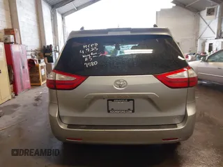 2019 Toyota Sienna XLE Auto Access Seat with VIN 5TDYZ3DC5KS977780, listed as a IAAI auction lot 42015998 with 100,387 mi miles. Bid and sale history available at carsss.com. Image 16.