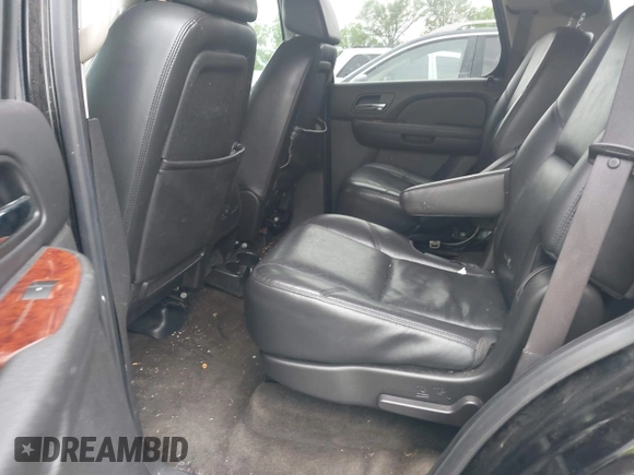 2009 Chevrolet Tahoe LTZ z VIN 1GNFK330X9R130028, wystawiony jako IAAI lot #42113713 z przebiegiem 135 631 mil mil oraz . Historia ofert i sprzedaży dostępna na DreamBid. Obrazek 8.