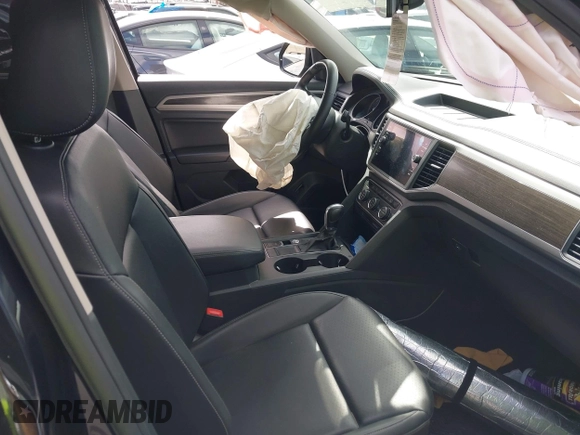 2018 Volkswagen Atlas SE with VIN 1V2DP2CA6JC600310, listed as a IAAI auction lot 42256570 with 29,912 mi miles and . Bid and sale history available at DreamBid. Image 5.