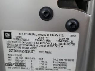 2005 GMC Sierra Denali z VIN 2GTEK63N951254277, wystawiony jako Copart lot #47635015 z przebiegiem 177 167 mil mil oraz Szkody całkowita. Historia ofert i sprzedaży dostępna na DreamBid. Obrazek 12.