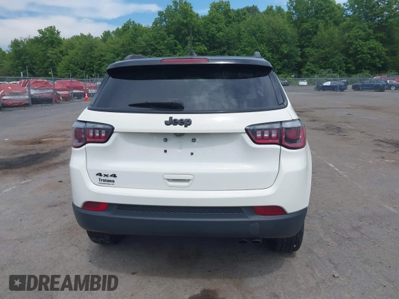 2018 Jeep Compass Latitude z VIN 3C4NJDBBXJT304529, wystawiony jako IAAI lot #42637865 z przebiegiem 112 662 mil mil oraz . Historia ofert i sprzedaży dostępna na DreamBid. Obrazek 16.
