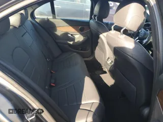 2019 Mercedes-Benz C 300 z VIN 55SWF8EB3KU293252, wystawiony jako Copart lot #53139195 z przebiegiem 63 932 mil mil oraz Czysty tytuł • Clean title. Historia ofert i sprzedaży dostępna na DreamBid. Obrazek 10.