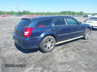 2005 Dodge Magnum R/T with VIN 2D4GZ58285H547255, listed as a IAAI auction lot 42229191 with 132,772 mi miles and . Bid and sale history available at carsss.com. Image 4.