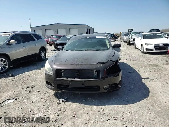 2013 Nissan Maxima SV z VIN 1N4AA5AP1DC818762, wystawiony jako Copart lot #51616615 z przebiegiem 131 586 mil mil oraz Szkoda całkowita • Salvage title. Historia ofert i sprzedaży dostępna na DreamBid. Obrazek 10.