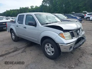 2008 Nissan Frontier SE z VIN 1N6AD07UX8C423936, wystawiony jako IAAI lot #42213702 z przebiegiem 233 043 mil mil oraz . Historia ofert i sprzedaży dostępna na DreamBid. Obrazek 1.