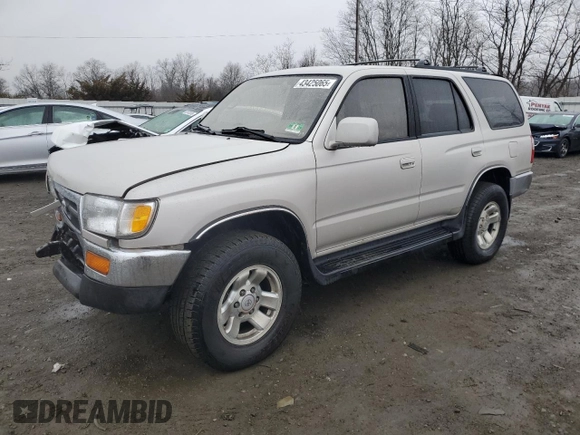 1998 Toyota 4Runner SR5 z VIN JT3HN86R0W0185043, wystawiony jako Copart lot #43425065 z przebiegiem 195 992 mil mil oraz Szkoda całkowita • Salvage title. Historia ofert i sprzedaży dostępna na DreamBid. Obrazek 1.