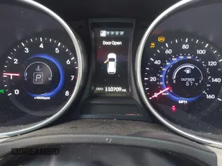 2013 Hyundai Santa Fe Sport z VIN 5XYZU3LB2DG104886, wystawiony jako IAAI lot #42253272 z przebiegiem 110 709 mil mil oraz . Historia ofert i sprzedaży dostępna na DreamBid. Obrazek 7.